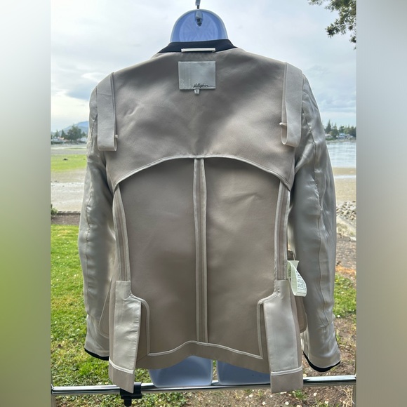 81.PHILLIP LIM Beige Tuxedo Jacket with Contrast Black Collar & Sleeves
Size:8 - Picture 12 of 17